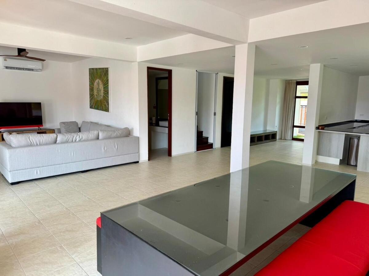 Villa Privat Com 5 Bedroom *